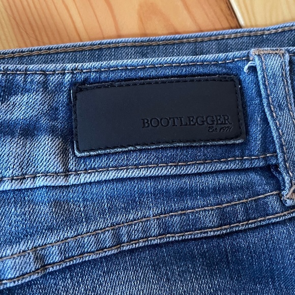 Bootlegger Boyfriend Jeans with Distressing Size 27x28 - Picture 6 of 8